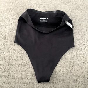 SKIMS Core Control Thong In Black size M new with tags